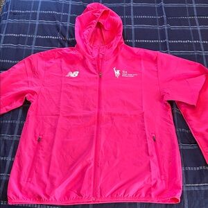 NWOT New Balance TCS NYC MARATHON HOODED WINDBREAKER